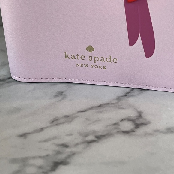NWT🌸 Kate Spade parrot flock party passport holder wallet card case WLRU6241 - Picture 6 of 8